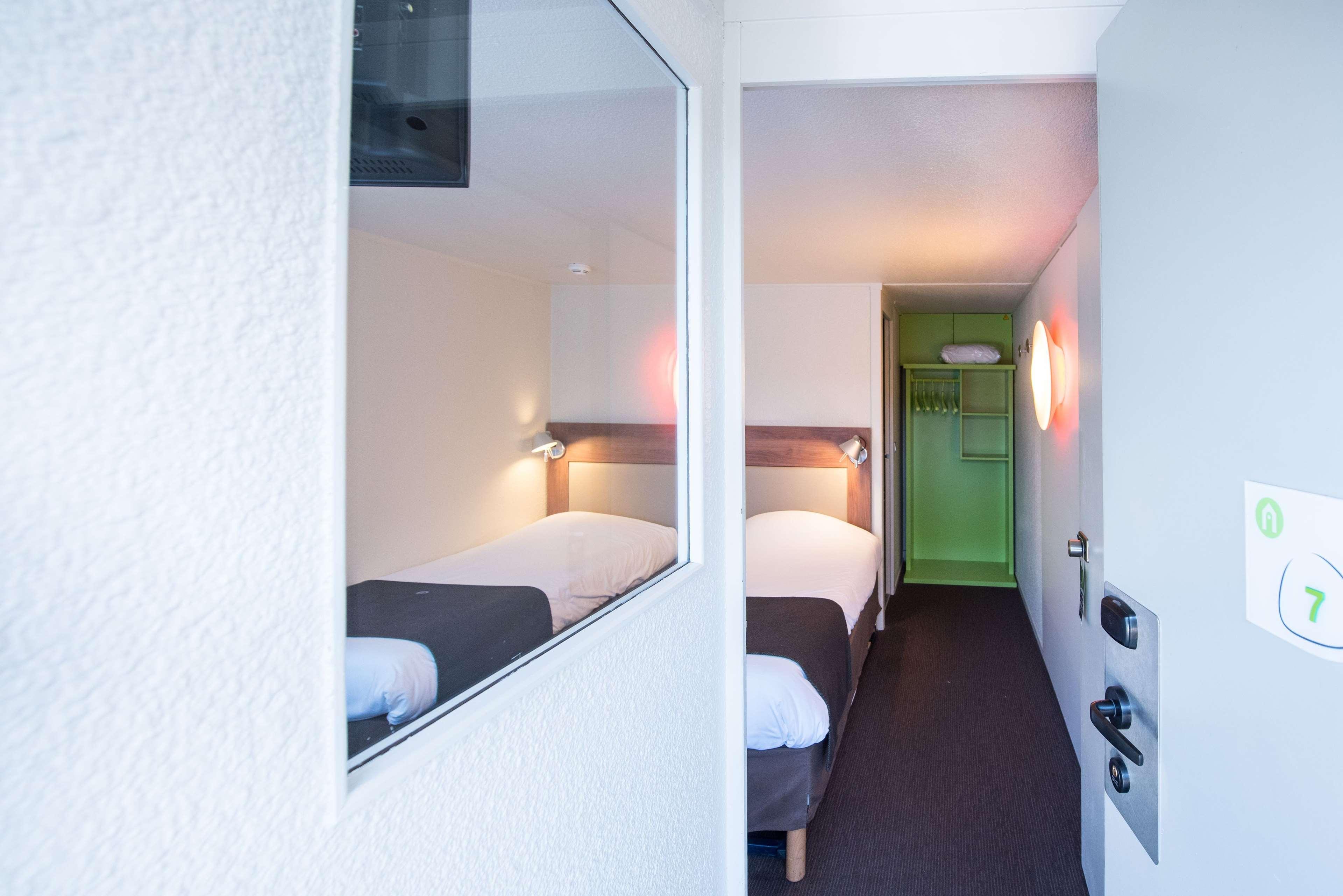 Campanile Nantes ~ Reze Aeroport Hotel Exterior foto
